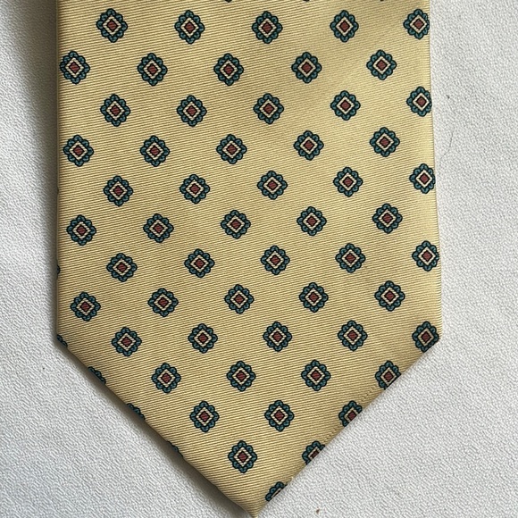 Stafford yellow floral Foulard silk tie made in the USA - Picture 1 of 5